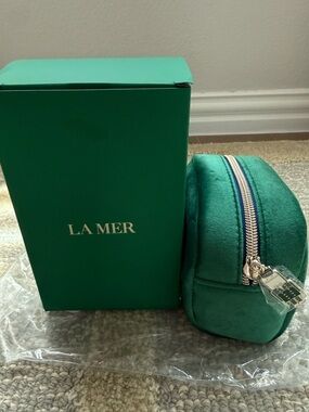 La Mer Green Velvet Cosmetic Case with Silver Zip